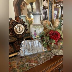 Vintage Boho Disco Art Deco-inspired Silver Metal Mesh Purse Clutch Bag